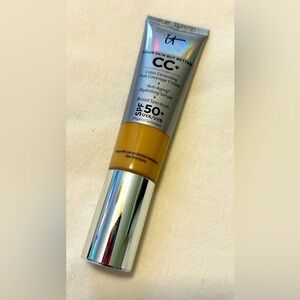 It Cosmetics CC+ Cream with SPF Shade-Light